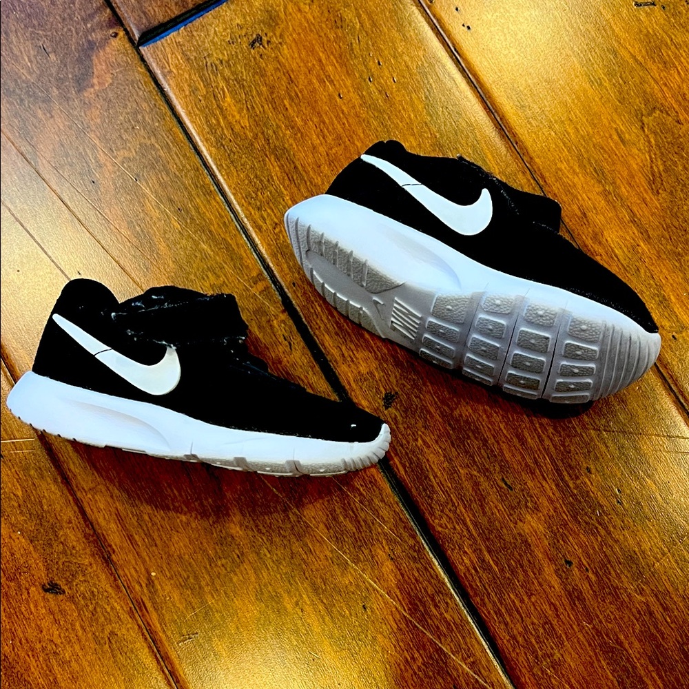 Nike sneakers size 5